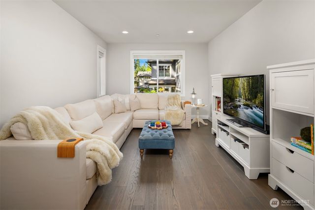 4525 90th Avenue SE, Mercer Island, WA 98040