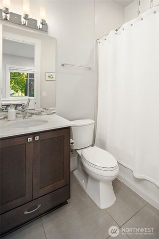 4525 90th Avenue SE, Mercer Island, WA 98040