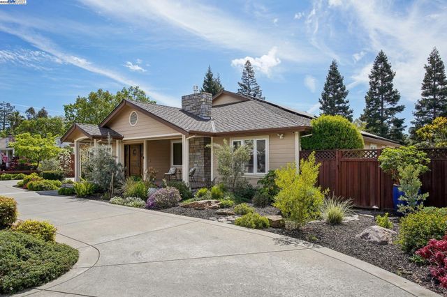 221 El Sobrante Dr, Danville, CA 94526