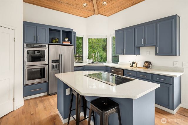 8410 SE 47th Place, Mercer Island, WA 98040