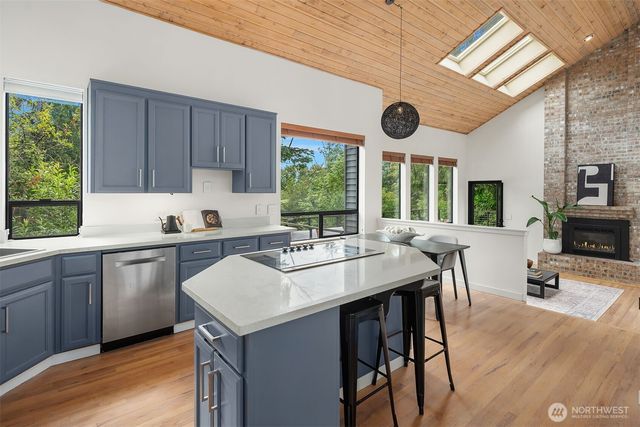 8410 SE 47th Place, Mercer Island, WA 98040