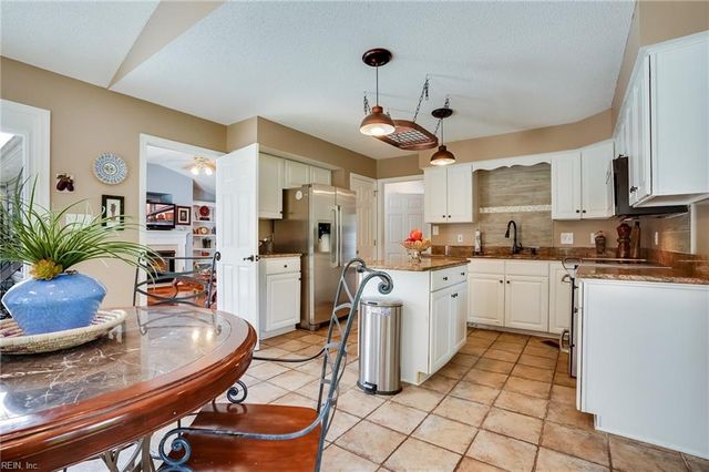 317 Manning Ln, Hampton, VA 23666