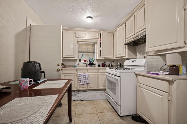 528 Caplin Street, Houston, TX 77022