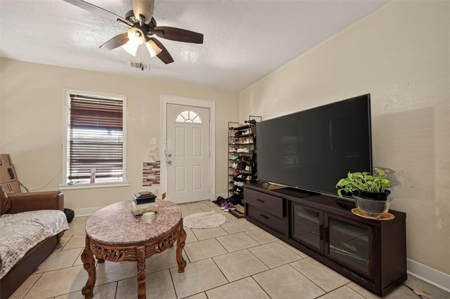 528 Caplin Street, Houston, TX 77022