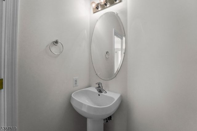 373 Windfall Ln, Franklin Twp., NJ 08873