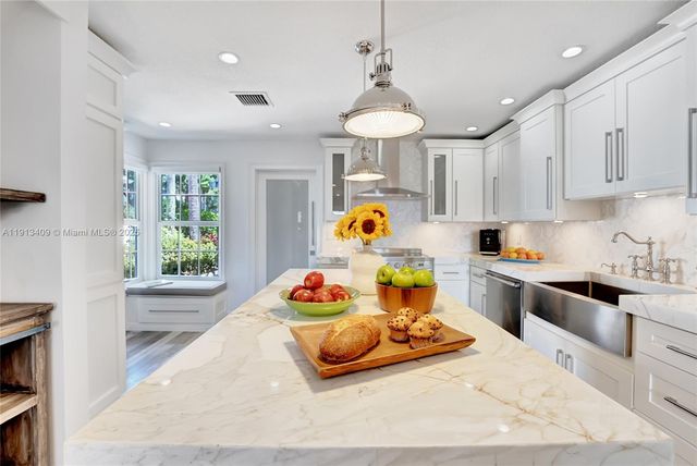 203 Ocean Dunes Cir, Jupiter, FL 33477