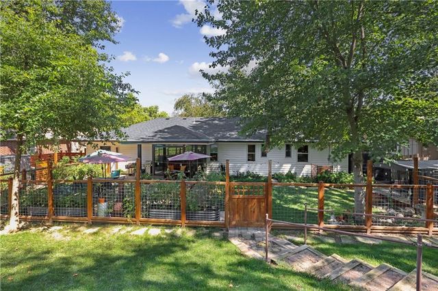 4026 N Tracy Avenue, Kansas City, MO 64116