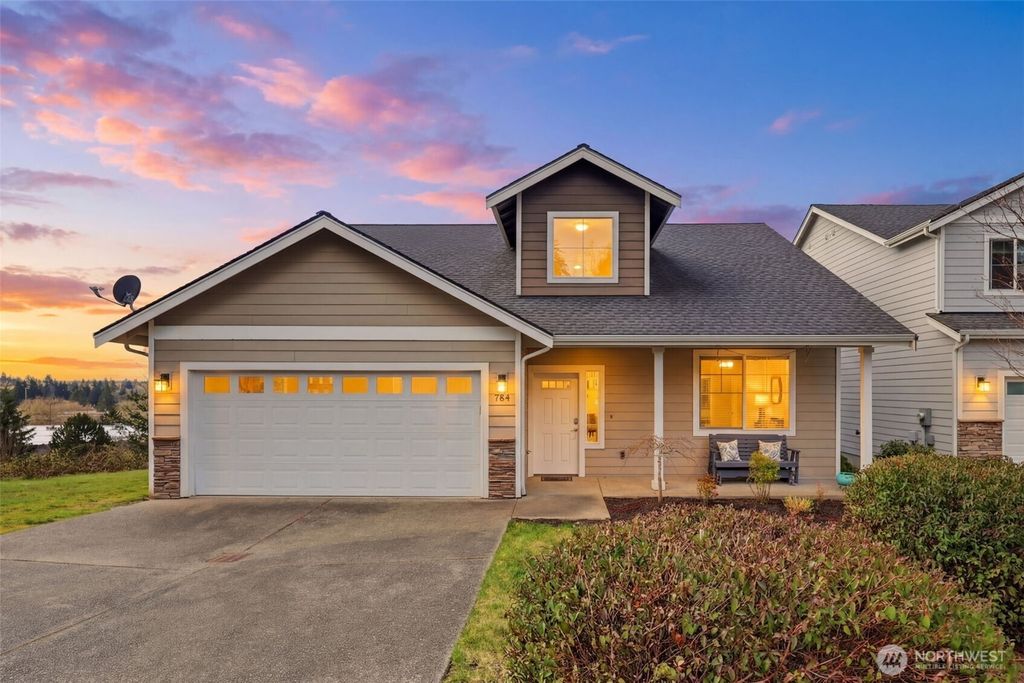 784 Freedom Court SE, Port Orchard, WA 98366
