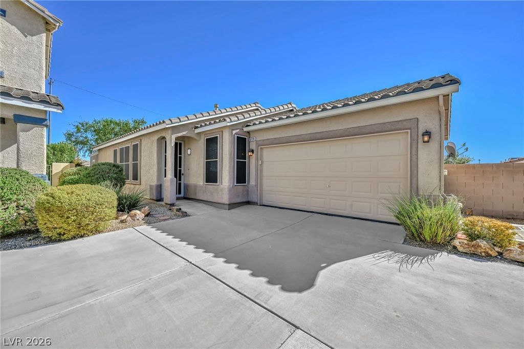 6720 Black Oil Drive, Las Vegas, NV 89122 — exterior