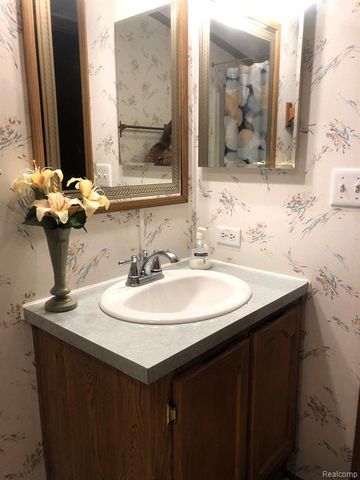 616 Holly Court, Jonesville, MI 49250