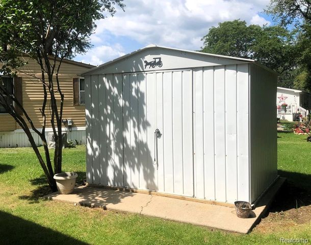 616 Holly Court, Jonesville, MI 49250