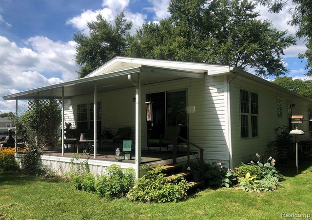 616 Holly Court, Jonesville, MI 49250