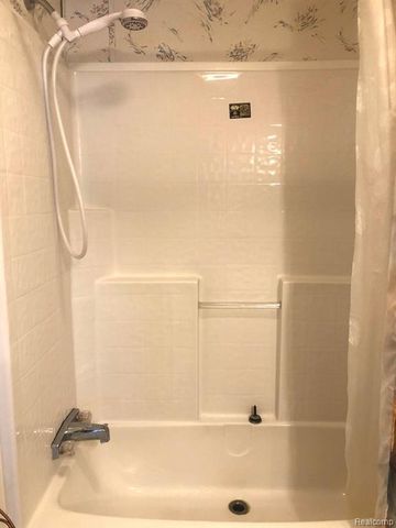 616 Holly Court, Jonesville, MI 49250