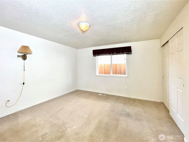 123 Chickadee Drive, Kelso, WA 98626