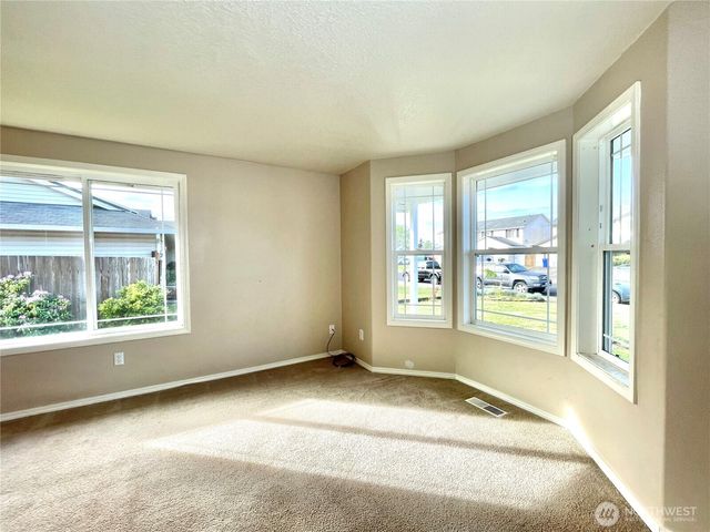 123 Chickadee Drive, Kelso, WA 98626