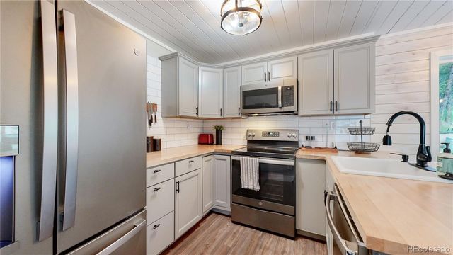 1268 Spring Valley Road, Bellvue, CO 80512