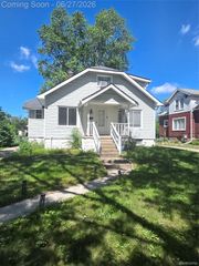 22889 Oakwood Avenue, Eastpointe, MI 48021
