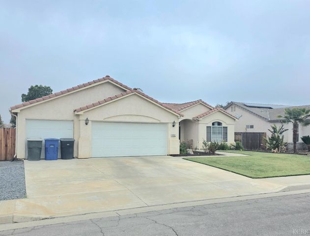 850 Northstar Dr, Hanford, CA 93230
