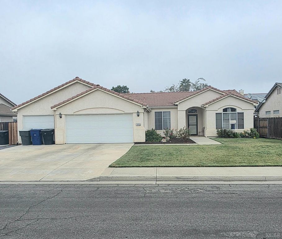850 Northstar Dr, Hanford, CA 93230