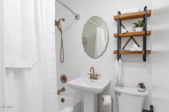 508 Woodhaven Drive, Johnson City, TN 37604