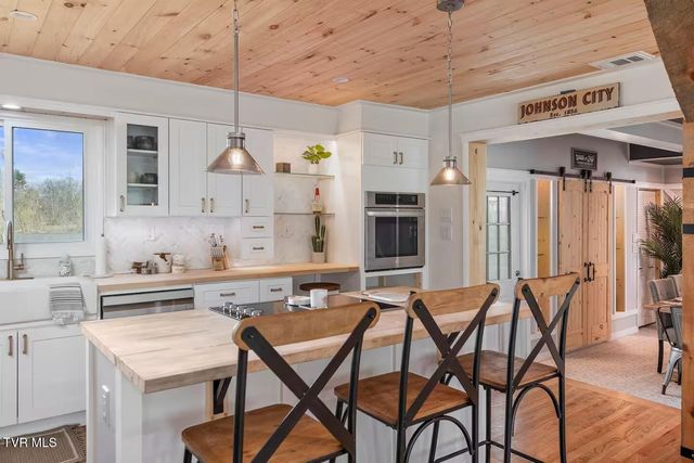 508 Woodhaven Drive, Johnson City, TN 37604