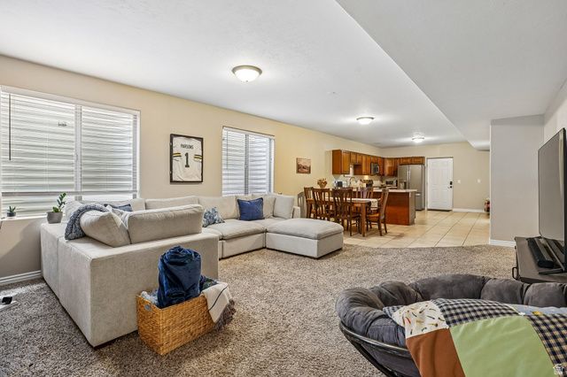 5939 W BIRCH WATER LN, West Jordan, UT 84081