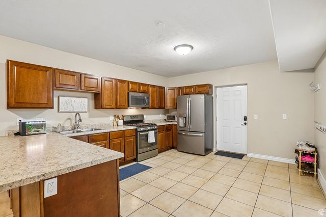 5939 W BIRCH WATER LN, West Jordan, UT 84081