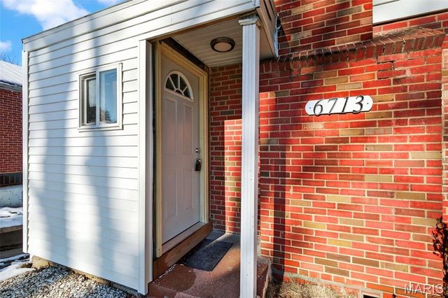 6713 Kenwood Drive, Normandy, MO 63121