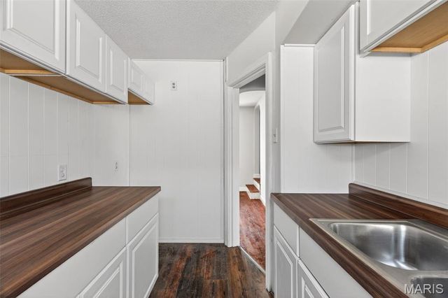 6713 Kenwood Drive, Normandy, MO 63121