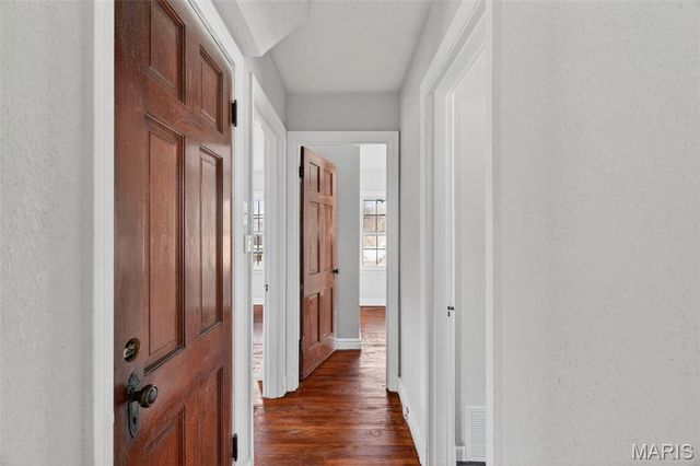 6713 Kenwood Drive, Normandy, MO 63121