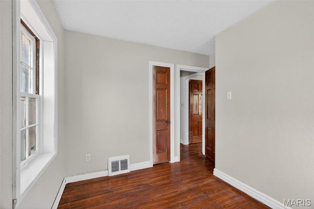 6713 Kenwood Drive, Normandy, MO 63121