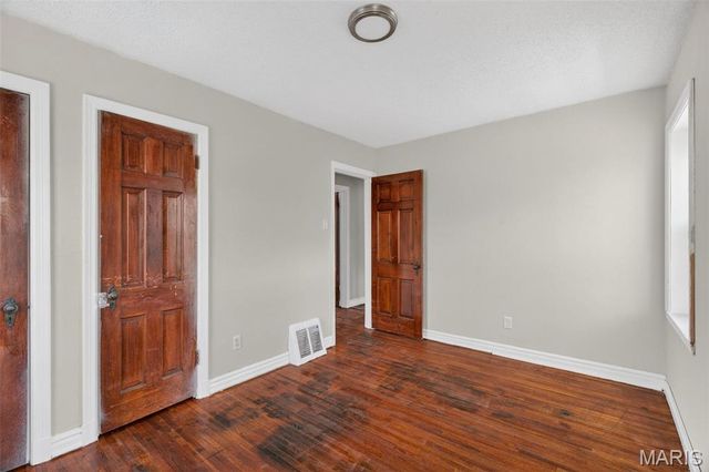 6713 Kenwood Drive, Normandy, MO 63121