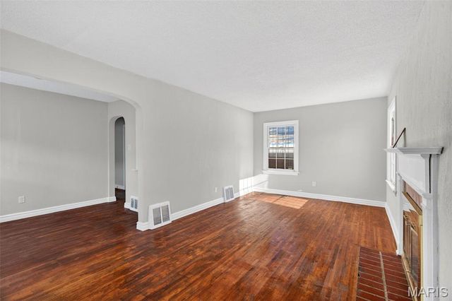 6713 Kenwood Drive, Normandy, MO 63121