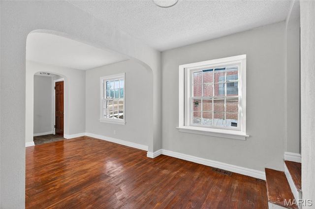 6713 Kenwood Drive, Normandy, MO 63121