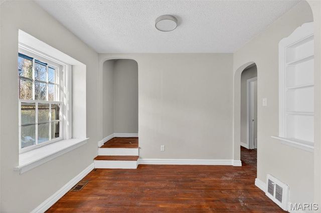 6713 Kenwood Drive, Normandy, MO 63121