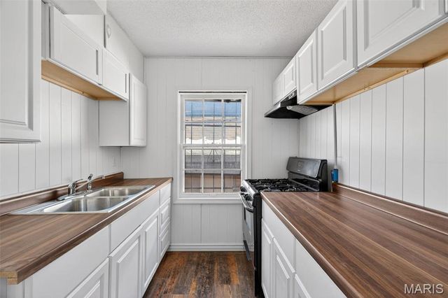 6713 Kenwood Drive, Normandy, MO 63121