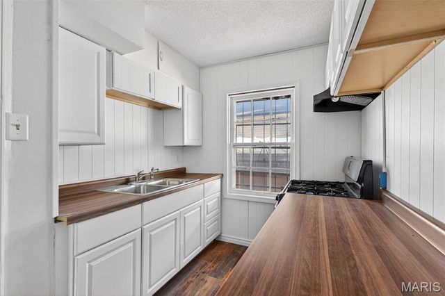 6713 Kenwood Drive, Normandy, MO 63121