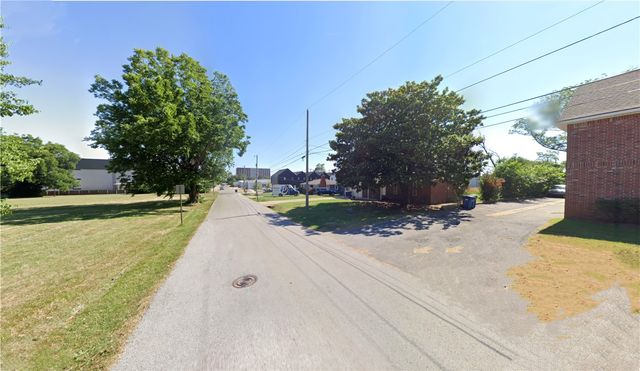 504 SW E Street, Bentonville, AR 72712