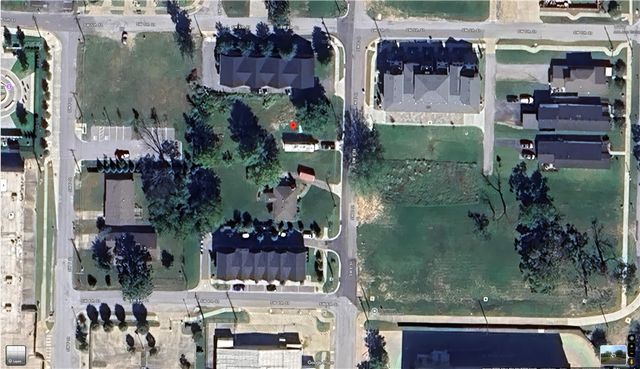 504 SW E Street, Bentonville, AR 72712