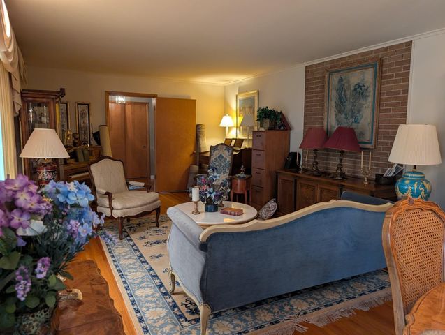 7023 W Markham, Little Rock, AR 72205