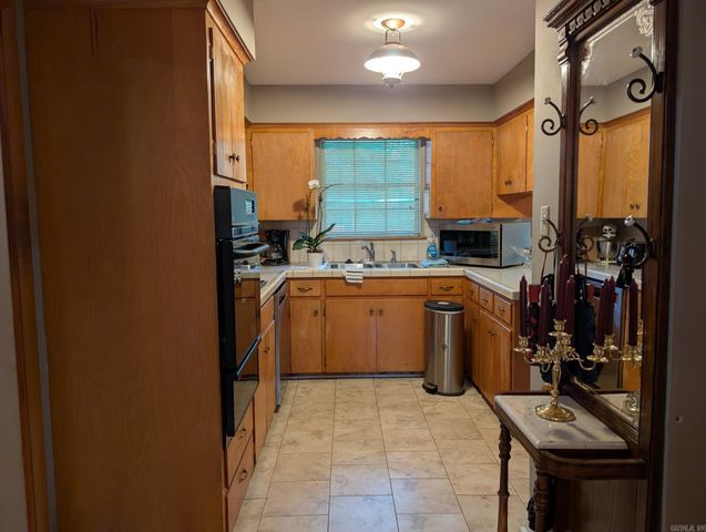 7023 W Markham, Little Rock, AR 72205
