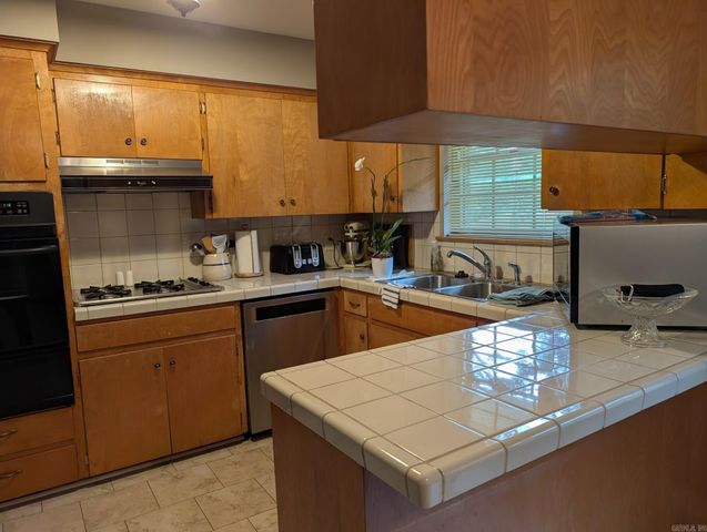 7023 W Markham, Little Rock, AR 72205