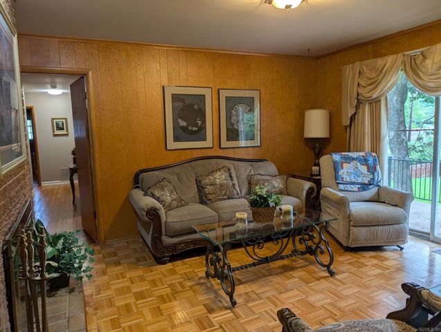 7023 W Markham, Little Rock, AR 72205