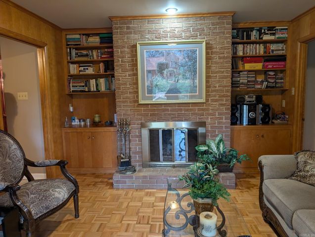 7023 W Markham, Little Rock, AR 72205