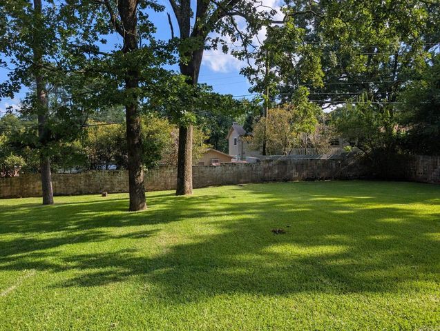 7023 W Markham, Little Rock, AR 72205