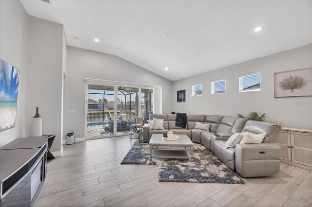 6233 CHAMPIONS ROW STREET, Bradenton, FL 34210