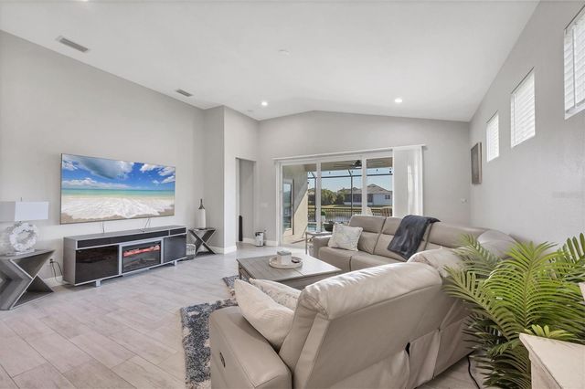 6233 CHAMPIONS ROW STREET, Bradenton, FL 34210