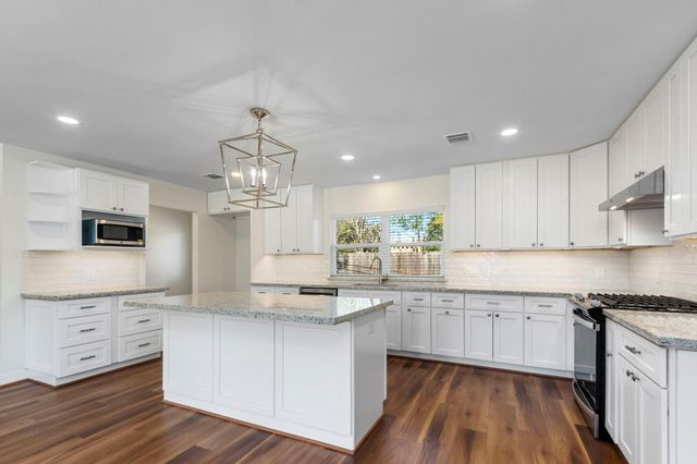 10218 Moorberry Lane, Houston, TX 77043