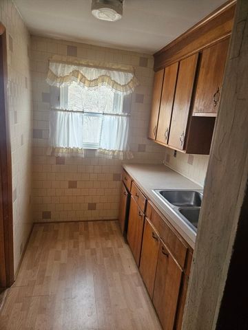 117 Bellevue Ave, Dracut, MA 01826