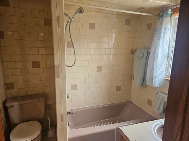 117 Bellevue Ave, Dracut, MA 01826